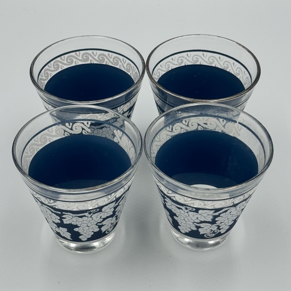 Vintage 1960s Hazel Atlas Grape Design Blue & White Lowball Glasses- Set of 4 - Picture 2 of 5